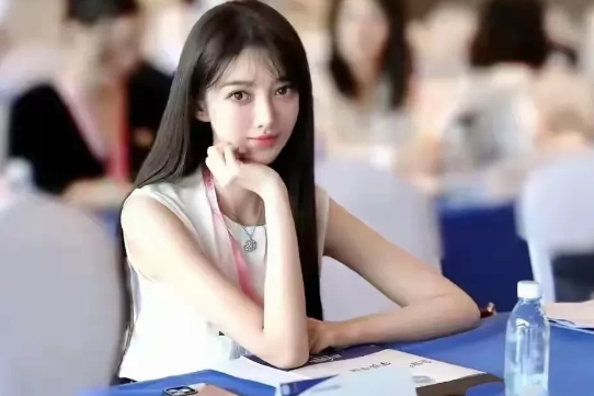 叶珂这波操作，应该有高人指点！

11月10日，叶珂发文宣布退出网络，因为两点原