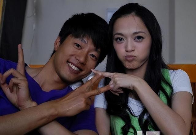 互戴“绿帽”夫妻,婚后各玩各的毫不避讳,曝光后互爆丑闻?(绿色和哪个颜色是互补色)-第2张图片-九妖电影 互戴“绿帽”夫妻,婚后各玩各的毫不避讳,曝光后互爆丑闻?(绿色和哪个颜色是互补色)-第2张图片-九妖电影