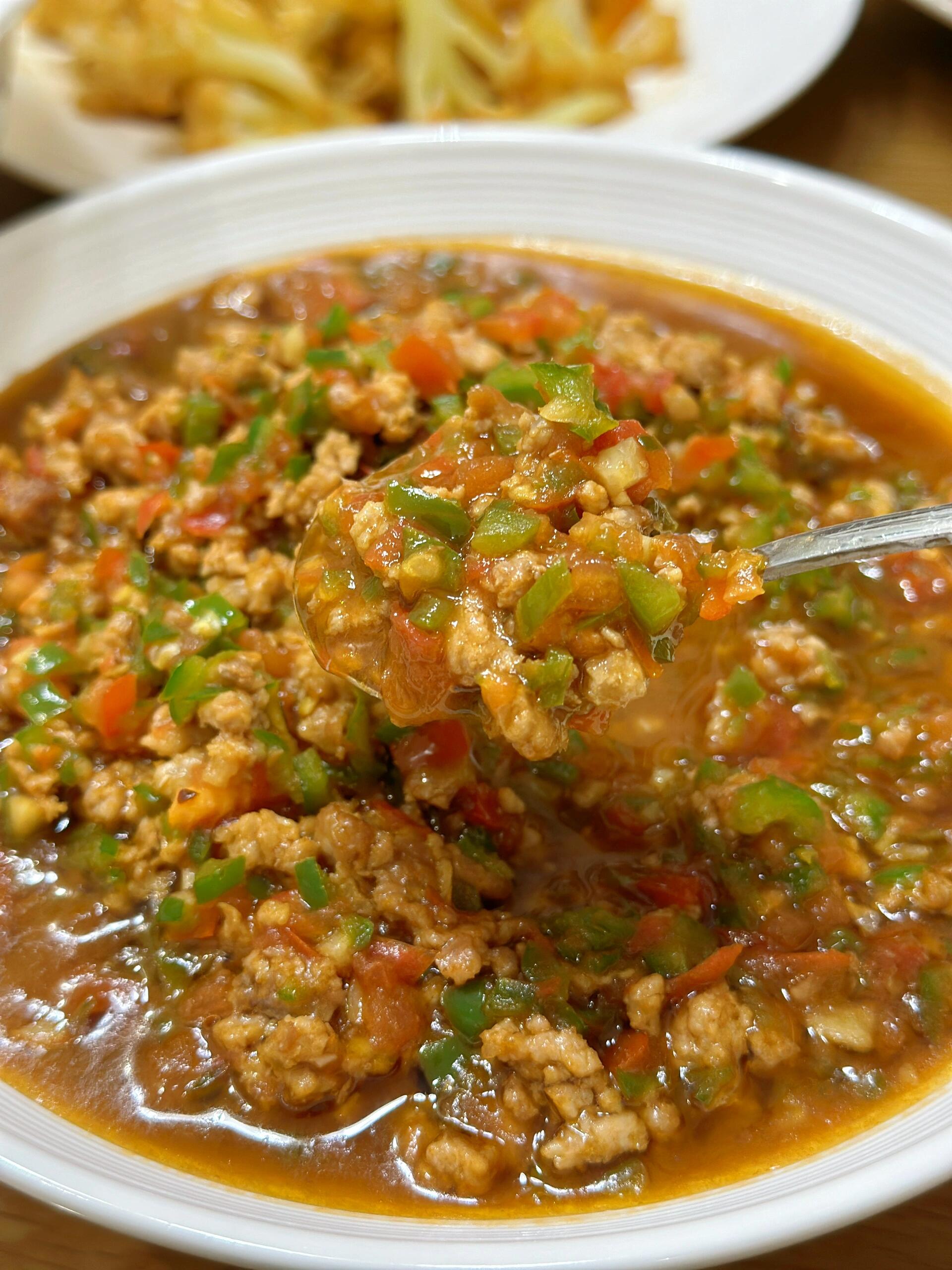 喜欢吃红三剁的姐妹一定要点开～

从小就不喜欢吃青椒，但是偏爱红三剁，拌饭吃嘎嘎