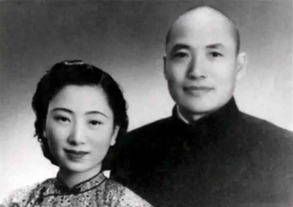 1932年，49岁的军阀杨森看上了15岁的蔡文娜，收为九姨太。没多久，九姨太和别
