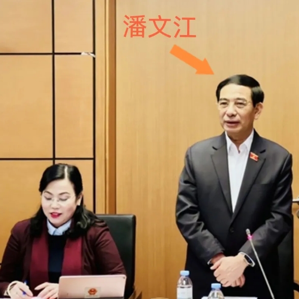 明白人！潘文江唯苏林马首是瞻

去年这个时候，苏林和潘文江还是平起平坐的主，苏林
