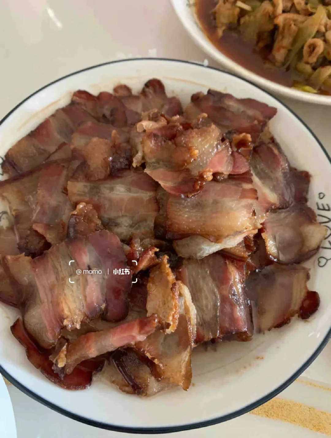 专家说吃腊肉有害我该怎么劝爸妈不吃?
你们那边吃腊肉吗?
我经常劝我妈少吃点腊肉