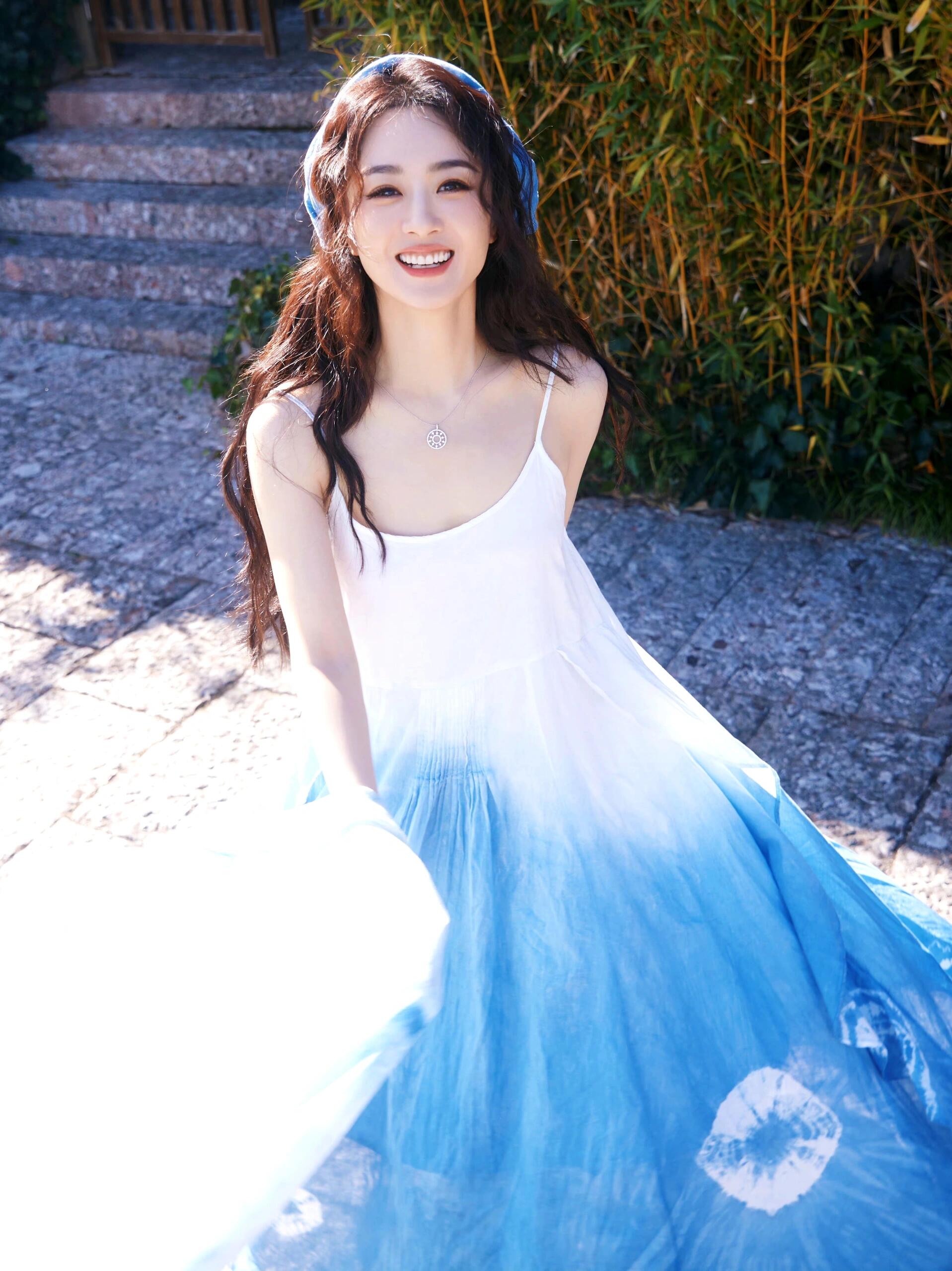 赵丽颖扎染裙裙好美