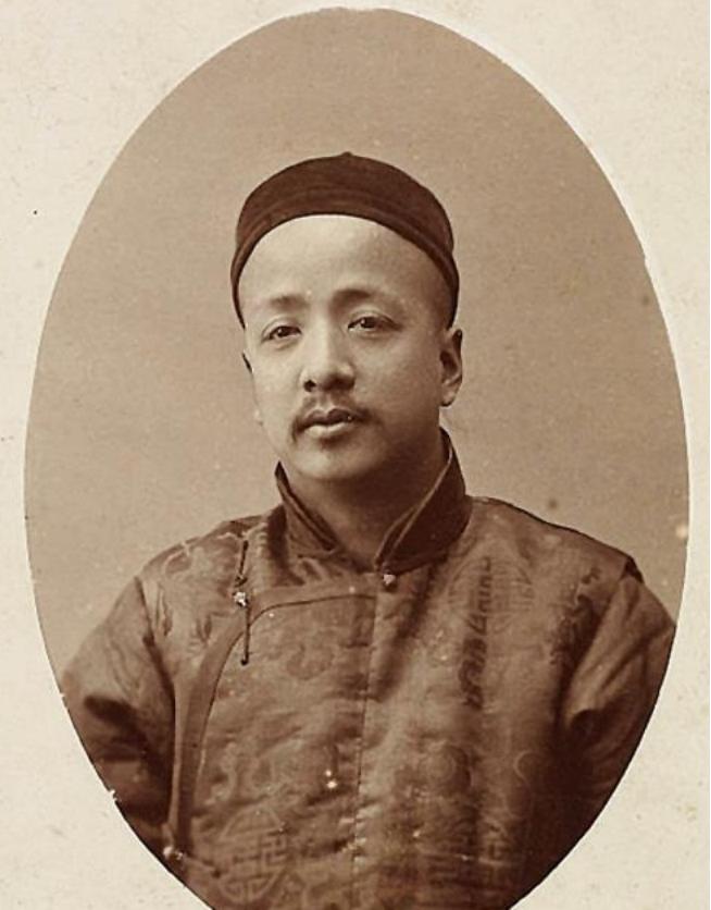 1903年7月31日，刑部大堂8个狱卒手拿特制的大木棍，准备对被慈禧下令处死的记