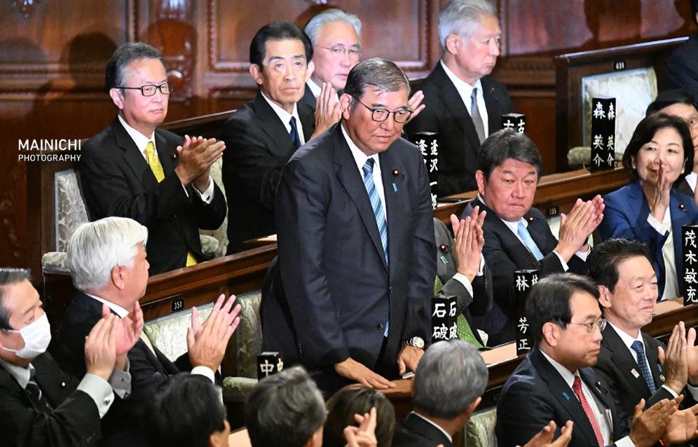 日本首相石破茂今天（11月11日）发文说：“我被任命为第 103 任首相。尽管国