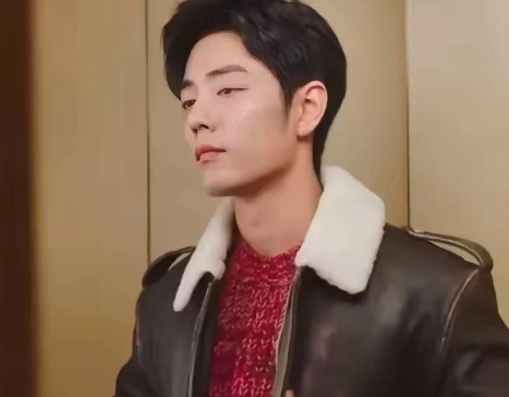 没磕明白，王一啵接着发，发八次
看了一个说：王一博要是围巾
是你哥织的你就元宵节