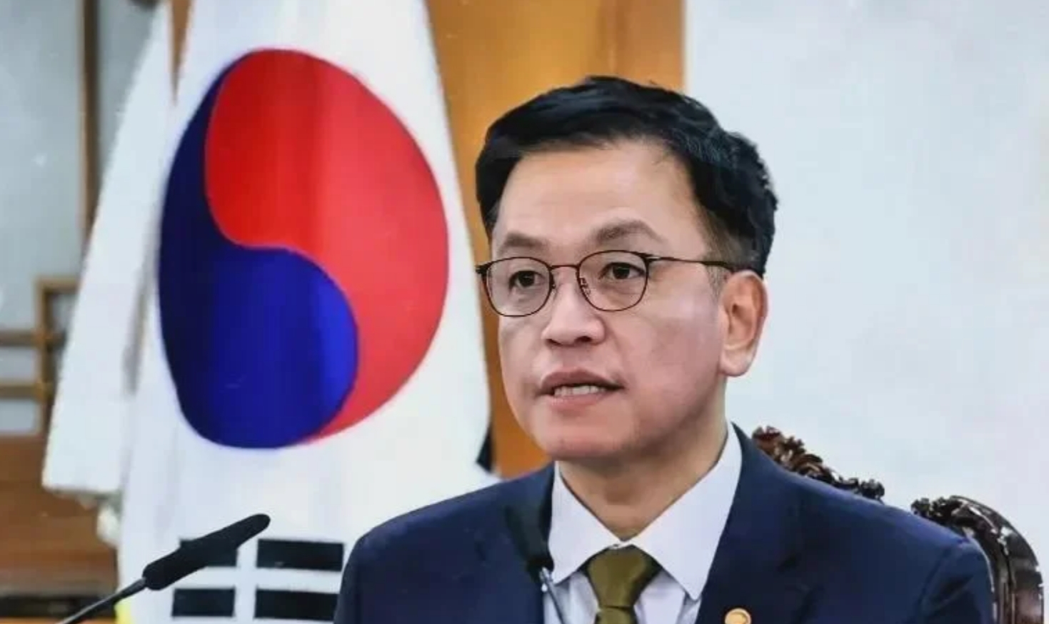 韩国新任代理总统崔相穆背景揭秘
韩国国民议会最近通过了对代理总统的弹劾起诉书，这