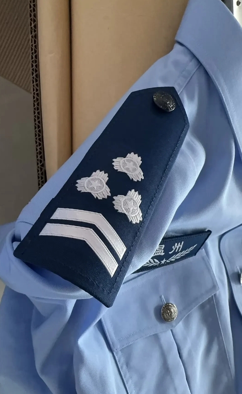 在温州干了快二十年的辅警，终于升上了一级辅警，也可以称为“辅警王”！
很多当年一