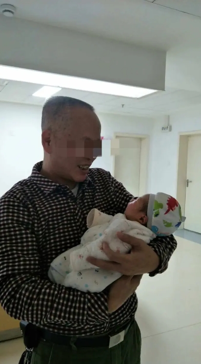 “太不可思议了！”广东广州，老汉得知儿媳怀孕了，顿时心花怒放，告诉儿媳等孩子出生