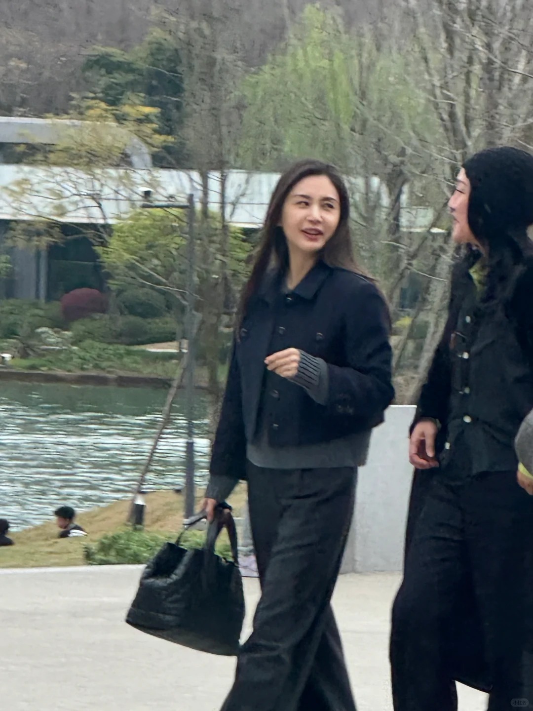 四川成都丨偶遇明星
OMG[爱心]居然在麓客岛知北营地遇到了周迅、王子文和阿雅！