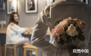 像舔狗一样追求了女神七年，她终于答应了我的求婚。可领证那天，她却又......