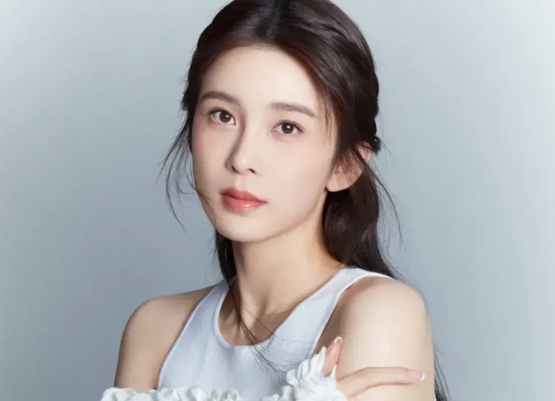 赵樱子难？

赵樱子以前就是一个傍大佬的女人，当这个大佬离开她之后，她不仅失去了