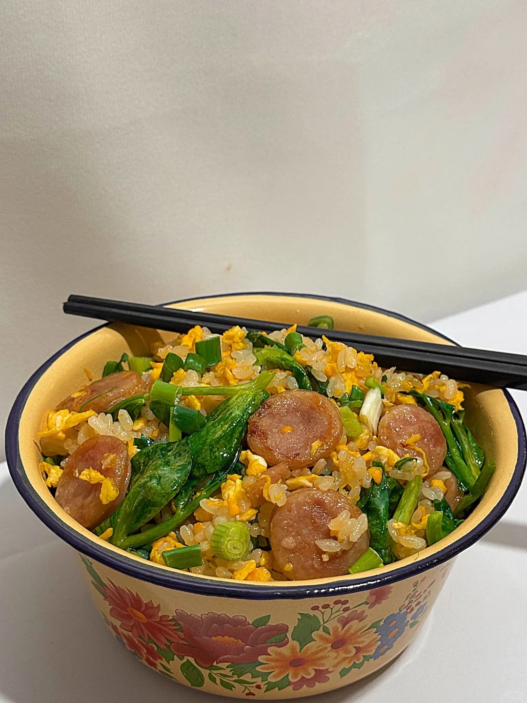 今天吃什么|在家做饭🍳烤肠蛋炒饭（附做法）