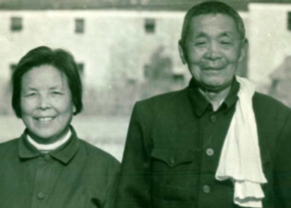 1957年，开国少将甘祖昌，因脑部受过伤3次申请回老家乡下当农民， 中央批准后，