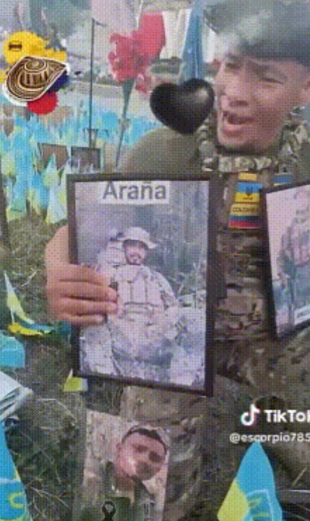 基辅独立广场，一片专门祭奠阵亡乌军士兵的场地已经插满了旗帜和照片，一名来自南美的