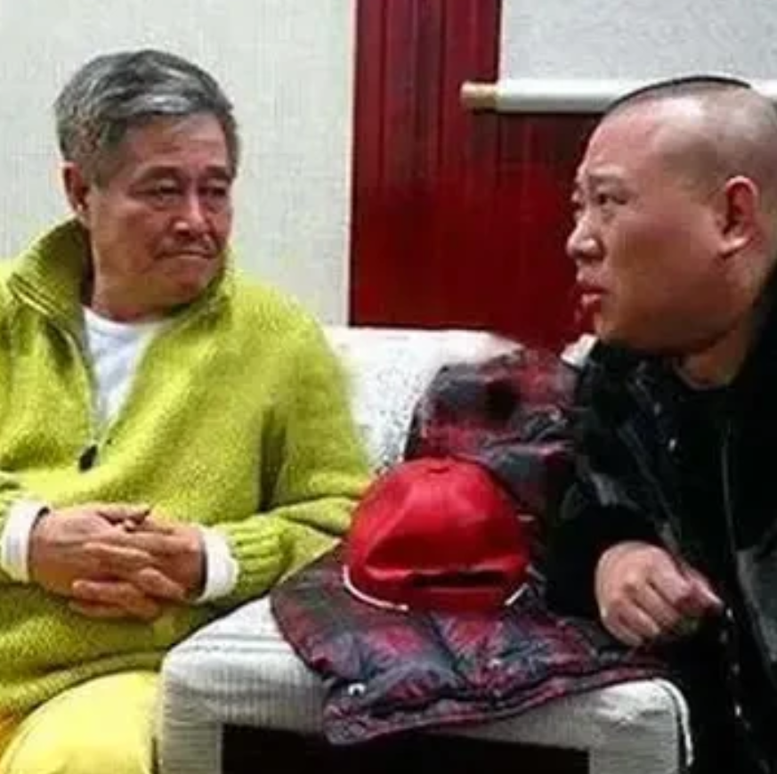 一次，郭德纲邀请潘长江拍戏，一个临时客串角色拍了3天不到，事后潘长江账上多出60