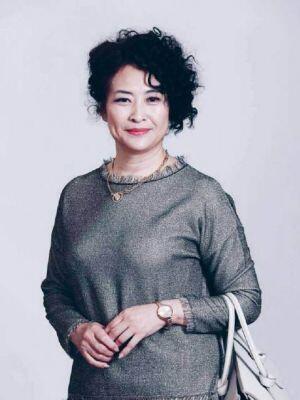 她是妈妈专业户，嫁给初恋班长被宠43年