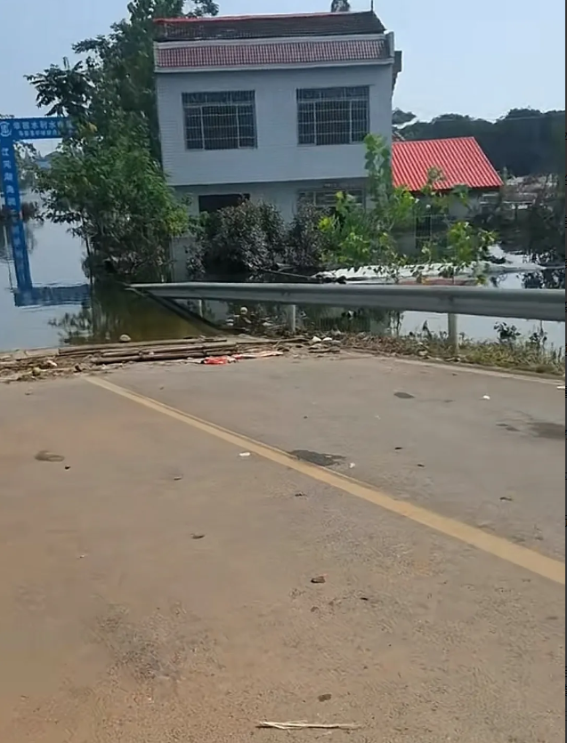 湖南洞庭湖最新情况！团洲垸地势较高的区域，居民们很快就能返回家园了！
目前，抽水