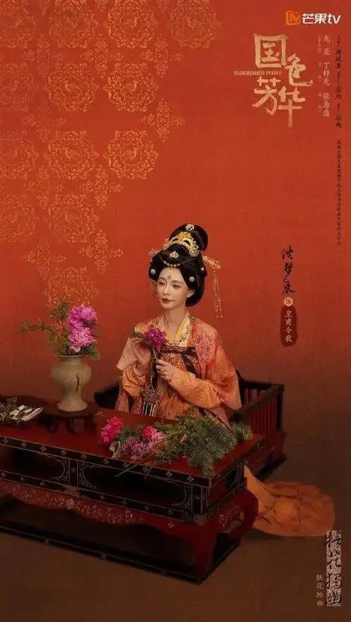 最近追《国色芳华》，其中一段着实让我下头。剧里杨紫饰演的女主和杀手激烈对抗，本应