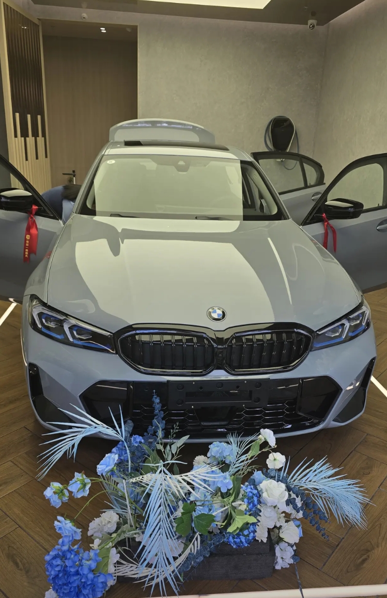我是330LI，驾乘感受还行（主要自己也没开过啥好车）舒适模式油门也挺跟脚，虑震