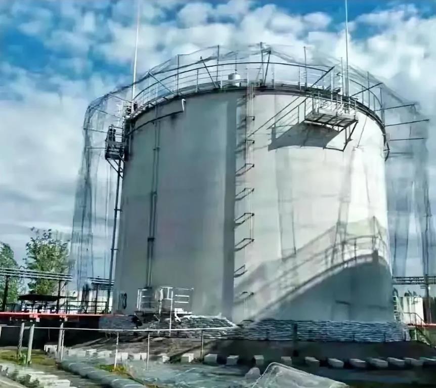 防不胜防，俄罗斯油库“穿罩衣”！
乌克兰无人机望油库“兴叹”！

或许怎么也没想