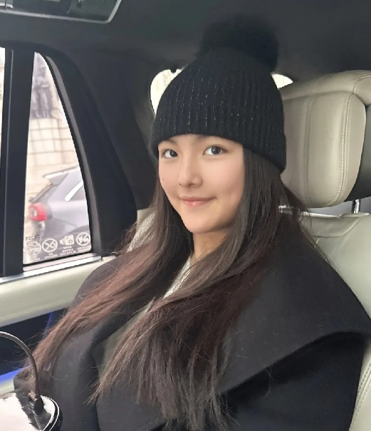 王诗龄这样的贵族女孩，
彩礼多少合适呢？
我想李湘不会这么庸俗，谈钱格局就低了。
