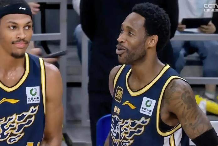 广东队轻取南京同曦，坐实了4大事实。

第一：广东今年面对弱队还是能靠着他们的纪