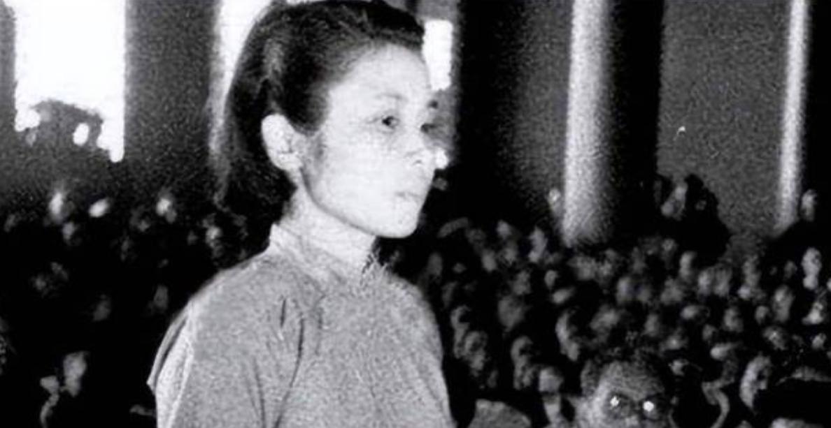 1950年，重庆一名漂亮女特务投案自首，没成想，经过调查，大家才发觉此人竟是男儿