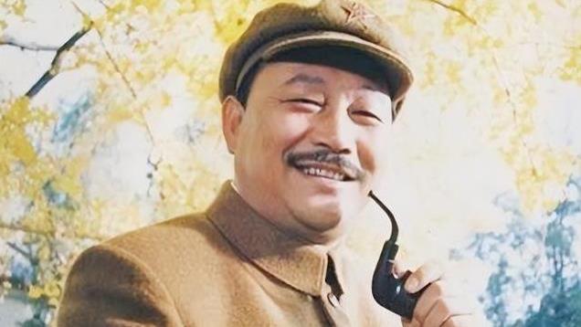 1945年，2名苏联士兵枪杀我军司令员，吓得斯大林紧急出面：严惩