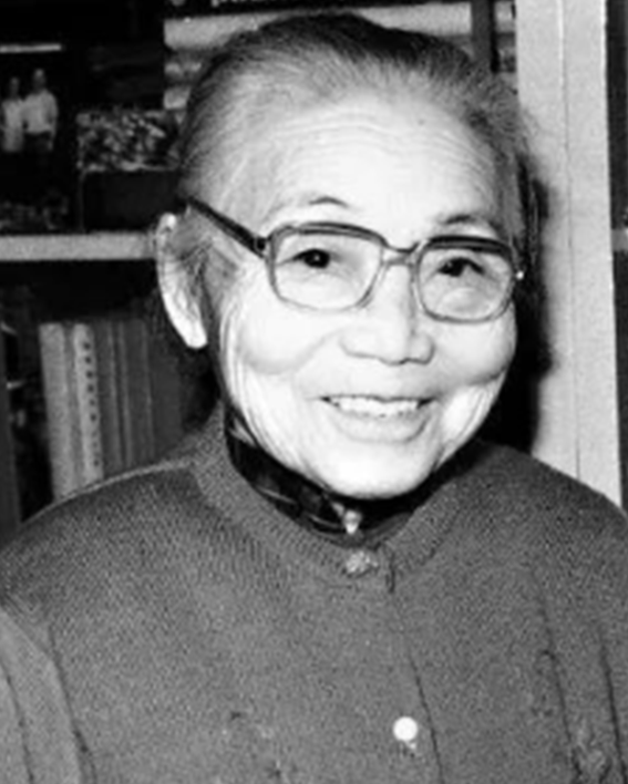 1925年，苏州豪门潘祖年病重。临终前，他支开旁人，只留下20岁的孙媳妇，厚着脸