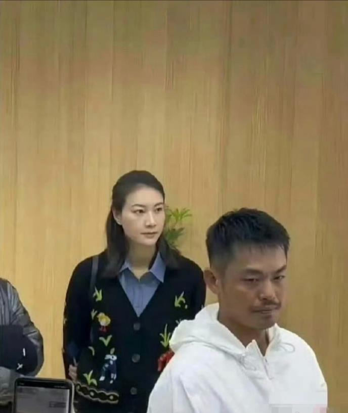 不得不说，男人还是要得管住自己啊，要不然像谢杏芳这样看林丹，眼神真吓人