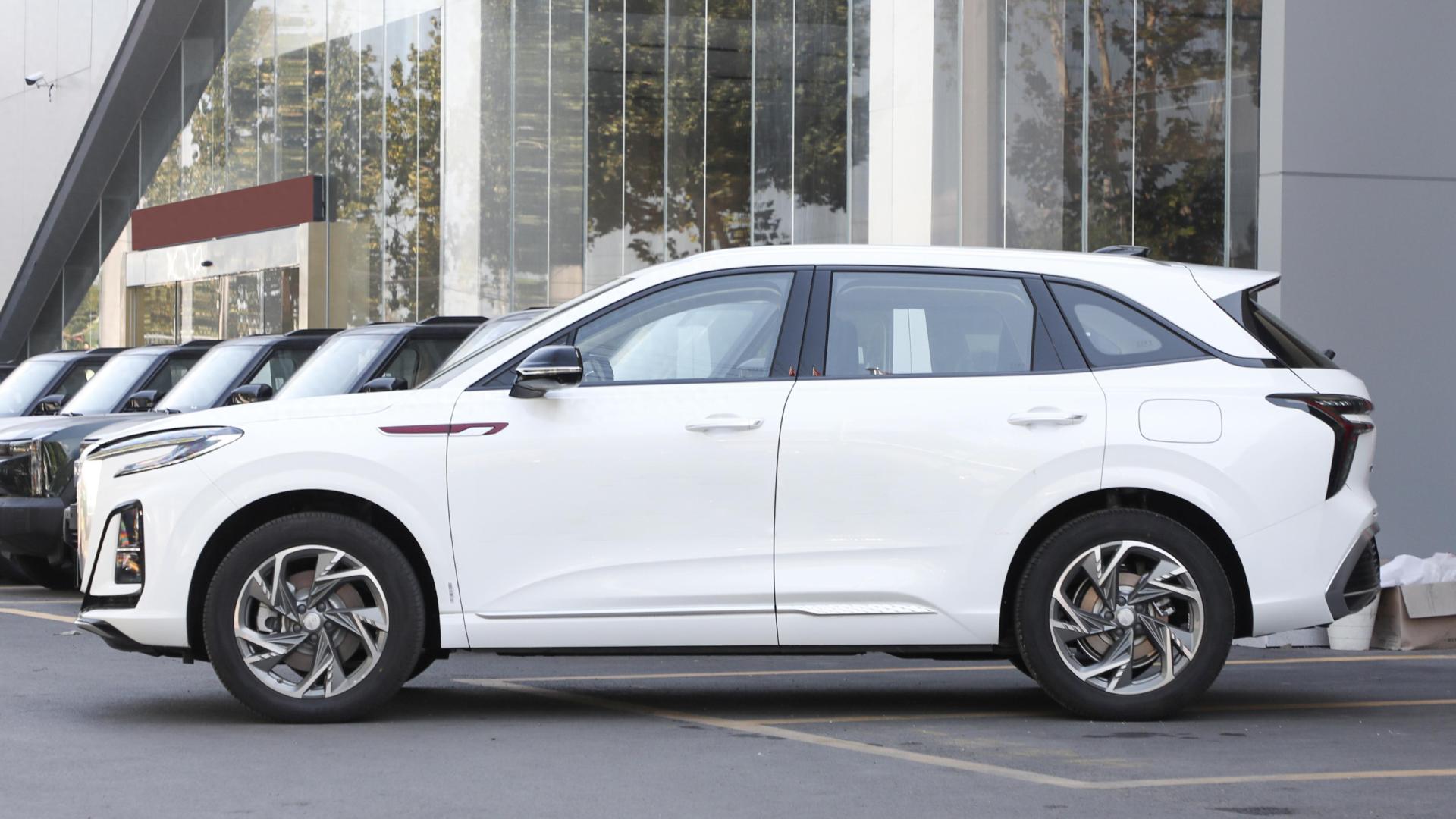 售价不到14万，综合续航里程超1100公里，红旗 HS3 PHEV 值得买不？