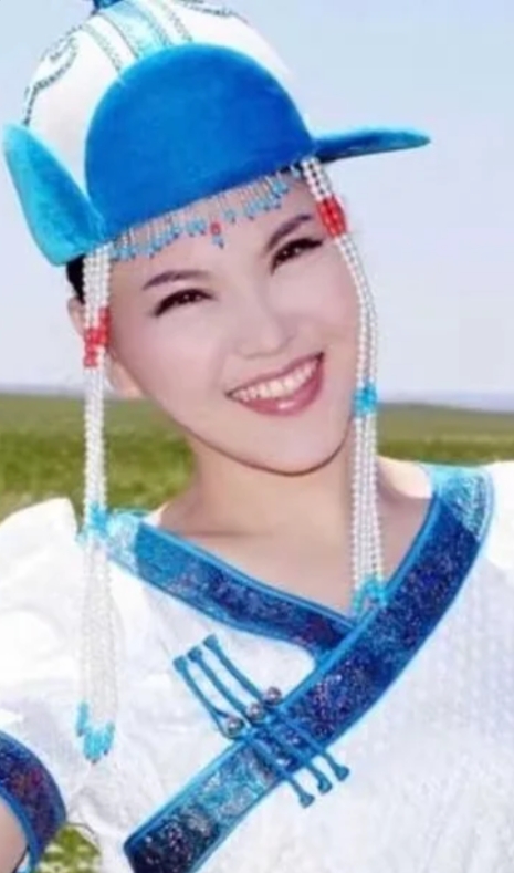 乌兰图雅与乌兰托娅：歌坛的遗憾与反思