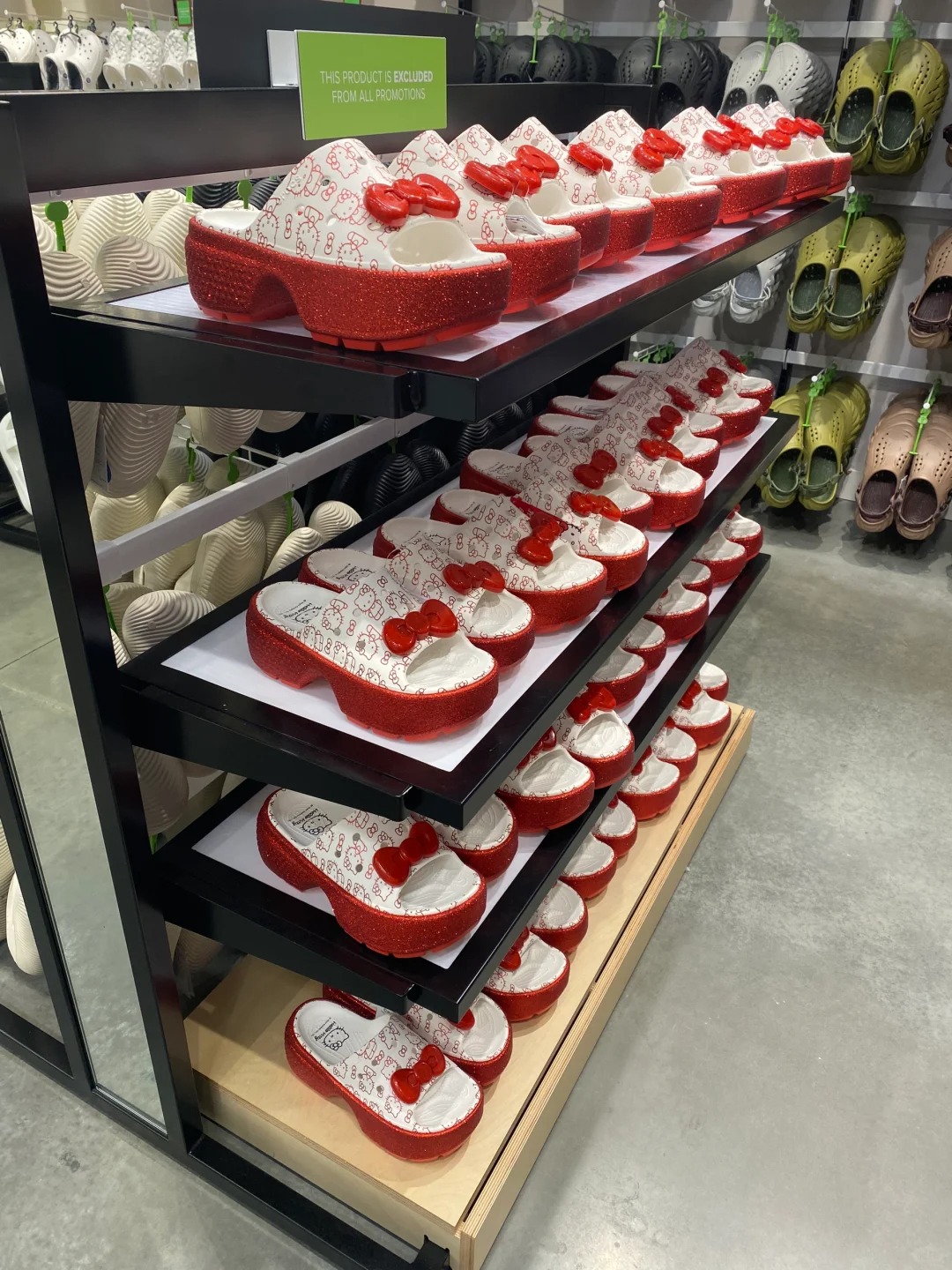 Crocs这波hellokitty真的丑哭我了
Hello kitty是我的心头