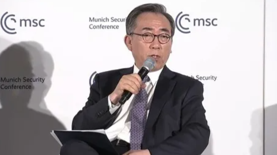 韩国外长赵兑烈当地时间2月15日在慕尼黑安全会议上指出，韩美同盟与韩中关系无法对