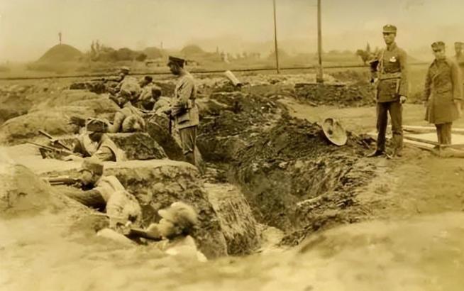 1932年，日本制造了所谓的“日本和尚事件”，5名日本僧侣向工人义勇军抛石挑衅，