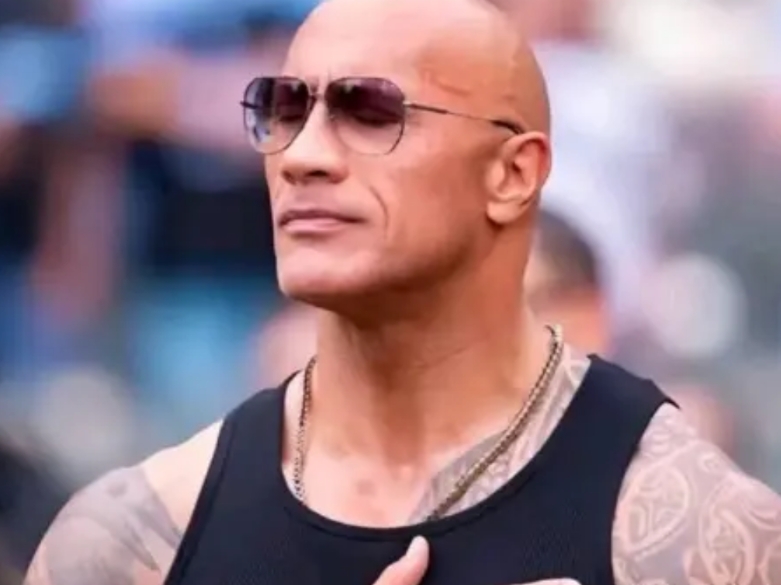 今天，看到一条新闻：

美国著名摔跤手兼演员强森给乌克兰武装部队购买了5000架