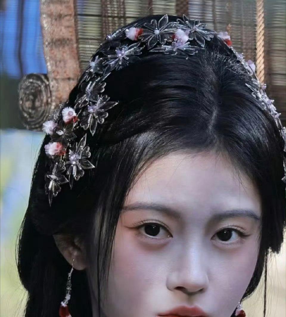 第1次看到鞠婧祎的脸部细节，这得是多高清的镜头啊[冻成狗了][冻成狗了]