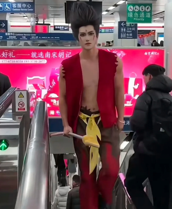 我就想知道这么冷的天，他冷不冷？[捂脸][捂脸][捂脸][捂脸][捂脸][捂脸]