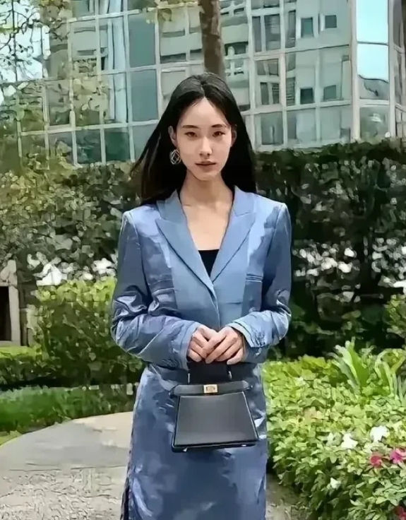 小S二女儿许韶恩（‌lily）‌
未来能不能成为顶流明星?不好说。
一个十六岁的