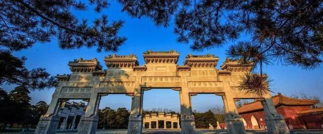雍正未选清东陵而葬于清西陵，源于其对墓地风水的严苛要求。清东陵为顺治、康熙所选，