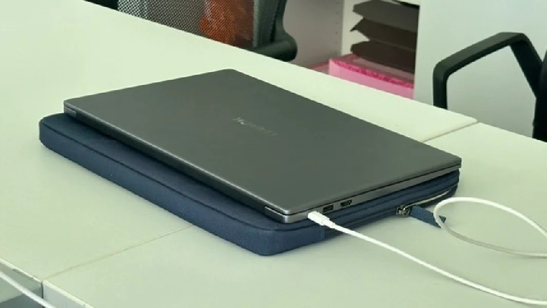 办公室的德国小哥，居然用huawei电脑