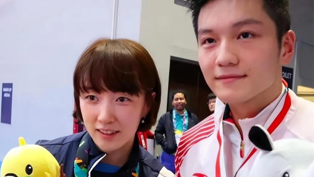 独自承担大任，樊振东战胜法国东道主，乒乓女神也大胆表白
