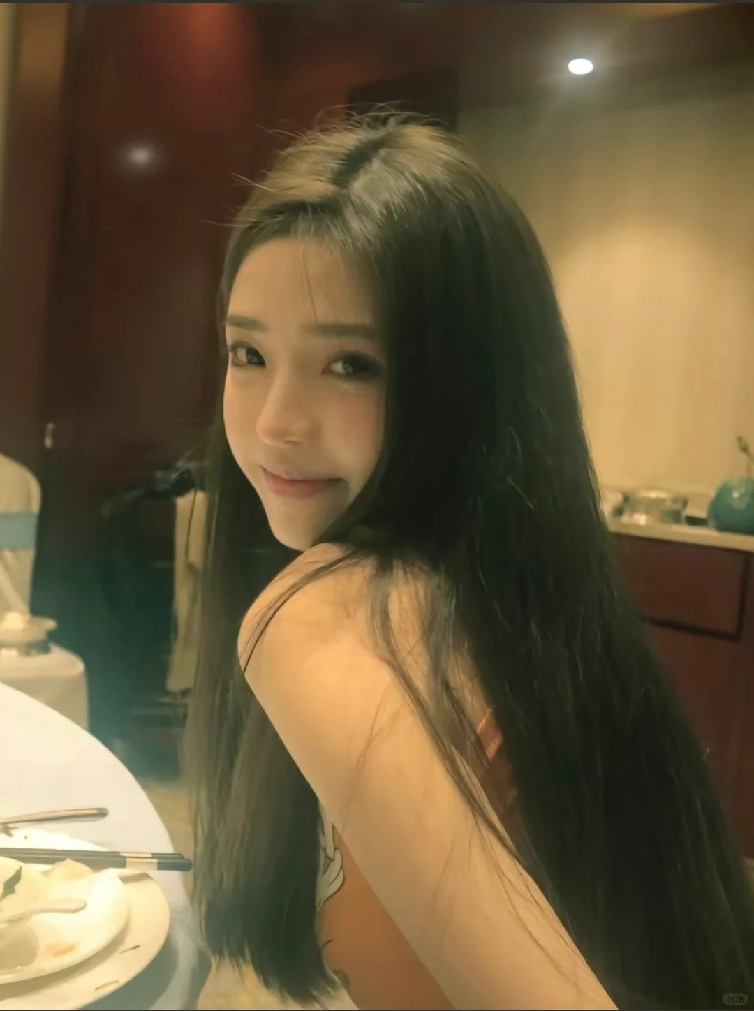 牛奶公主小章的好物分享～（自存）
我觉得她长得蛮好看的 是我喜欢的类型 参考一下