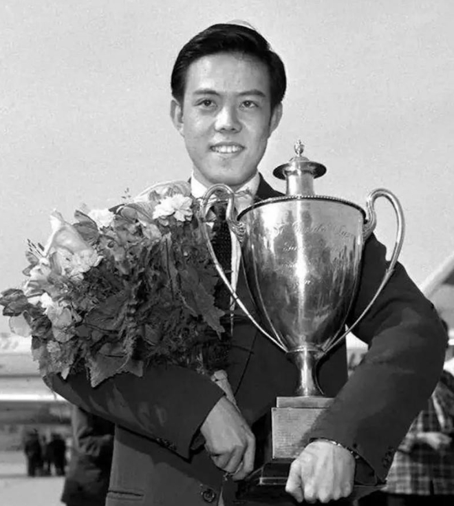 1968年6月21日早上，容国团的尸体在一棵树下被人发现。在他的上衣口袋中，有一