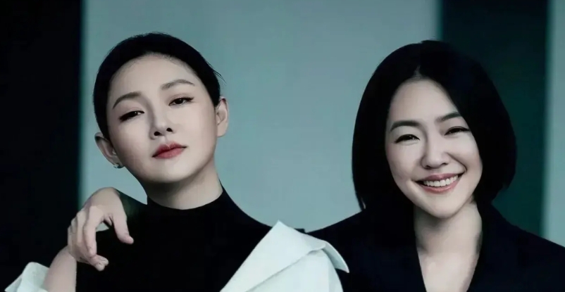 台北地政所公布大S最新房产登记簿，网上瞬间炸开了锅。
没想到大S名下有四套房产，