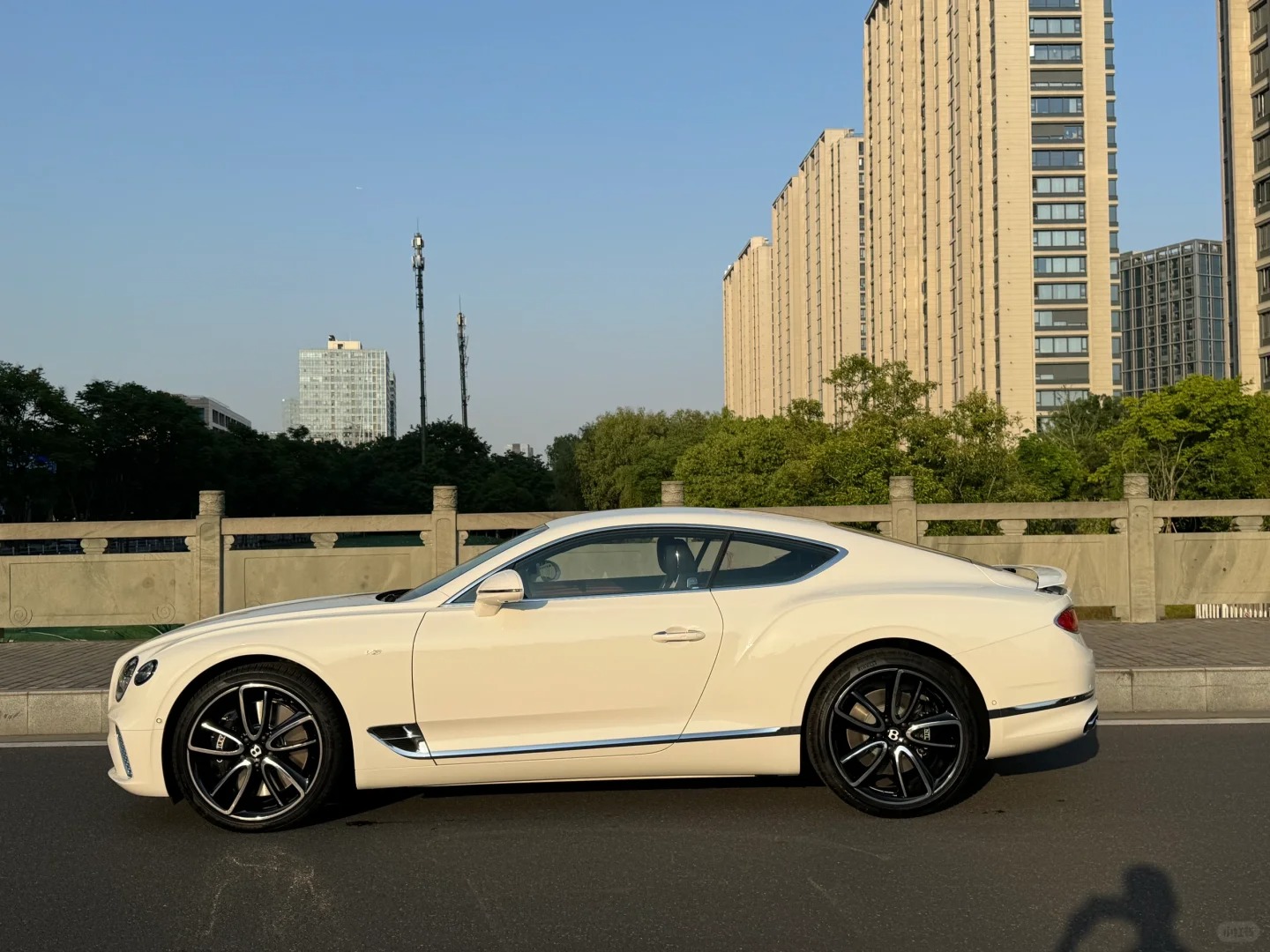 一台车刚上牌就买了后悔怎么办
任性一下，宾利GT，带穆勒包，2024年5月上牌，