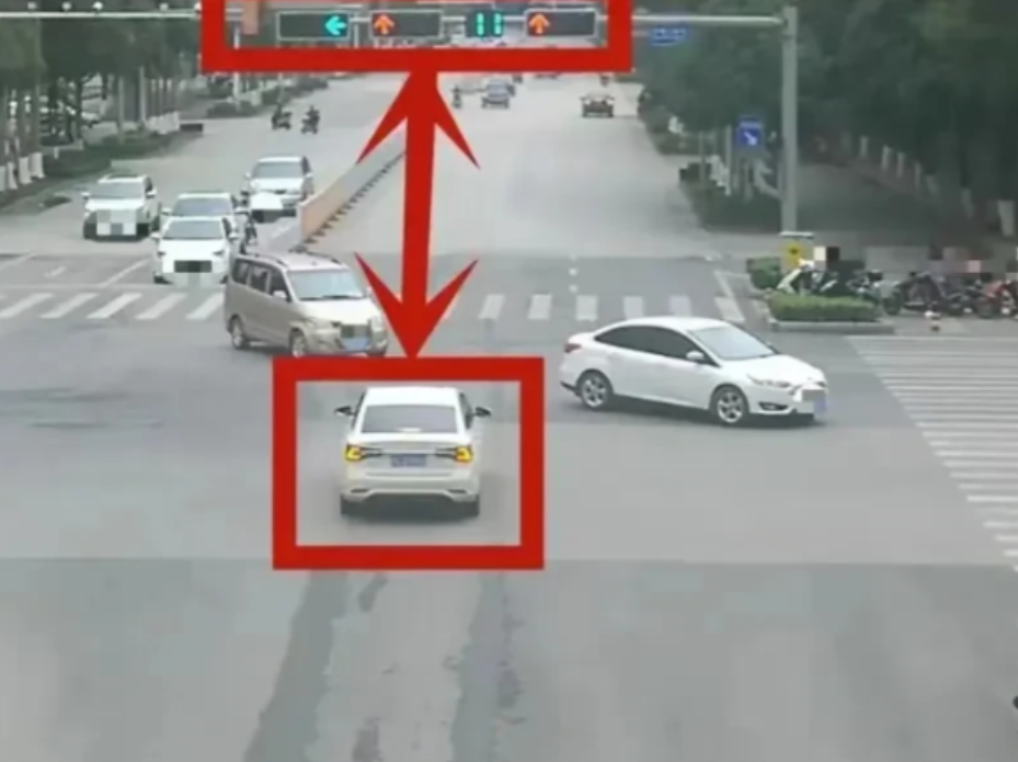 “不配做人！”广东，网约车司机为救犯病婴儿连闯三个红灯，被扣18分，600元罚款