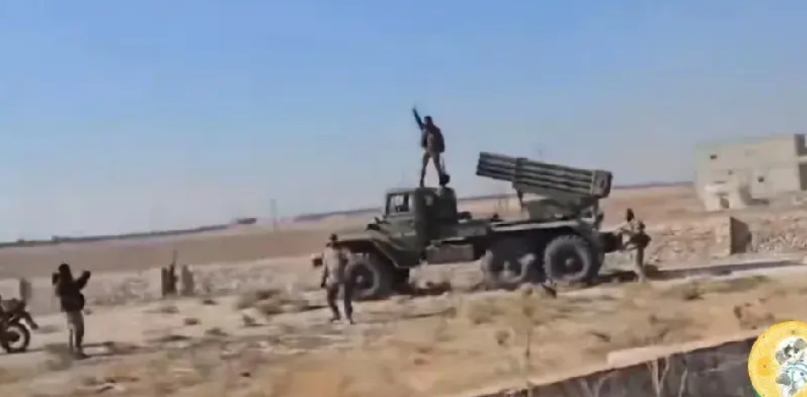 叙利亚形势迅速恶化：

眼下，不战而败的政府军依然一路南逃，路上全是尚未开火就被