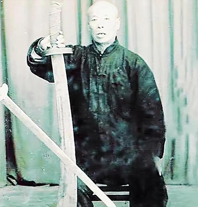 1944年，日军抓来3个“花姑娘”，让一个77岁的病老汉看守，老汉点头答应，突然